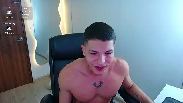 Snapshot of harrisoncuper chatting on June 2, 11:07 pm harrisoncuper online show from June 2, 11:07 pm