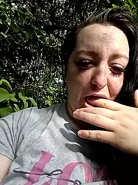 Snapshot of mihaelaa chatting on April 22, 4:19 pm mihaelaa online show from April 22, 4:19 pm