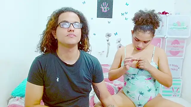 Snapshot of Kami_chigiri21 chatting on December 10, 10:58 pm Kami chigiri21 online show from December 10, 10:58 pm