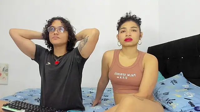 Snapshot of Kami_chigiri21 chatting on December 4, 12:31 am Kami chigiri21 online show from December 4, 12:31 am