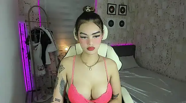 AlexandraMooree online show from February 8, 7:04 am