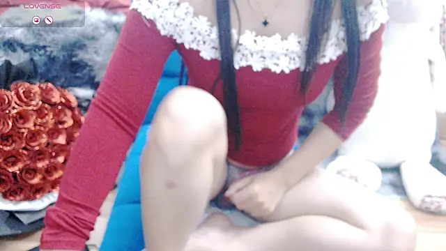 Snapshot of kichigirl chatting on October 11, 2:11 am kichigirl online show from October 11, 2:11 am