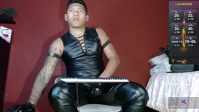 Snapshot of TomLover_12 chatting on February 16, 9:59 pm TomLover 12 online show from February 16, 9:59 pm