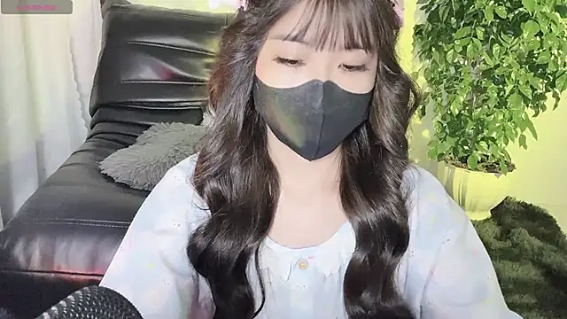 Mya Lee online show from December 8, 4:39 pm