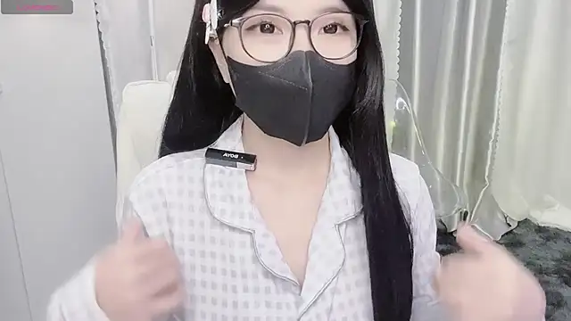 Mya Lee online show from September 24, 3:15 pm