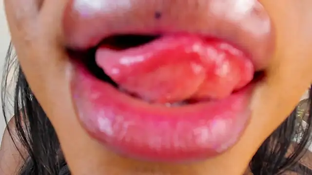 Snapshot of GianinaLewis chatting on March 13, 4:38 am GianinaLewis online show from March 13, 4:38 am