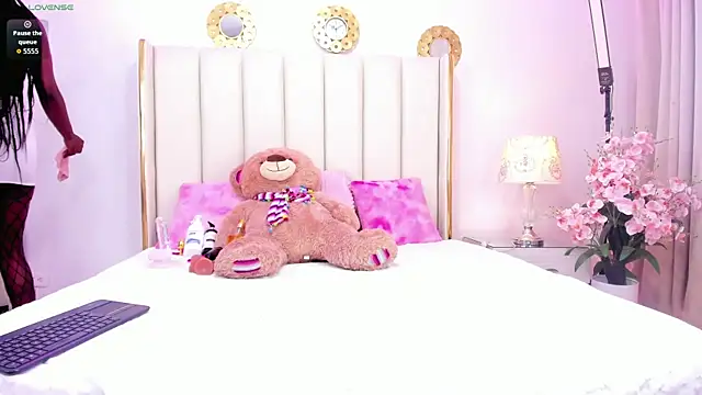 Snapshot of GianinaLewis chatting on January 13, 8:58 pm GianinaLewis online show from January 13, 8:58 pm