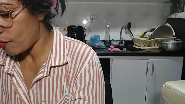 kateleyagrey online show from March 12, 11:44 pm