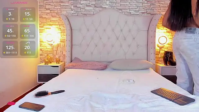 Snapshot of Lucia-sex chatting on March 1, 8:10 pm Lucia-sex online show from March 1, 8:10 pm