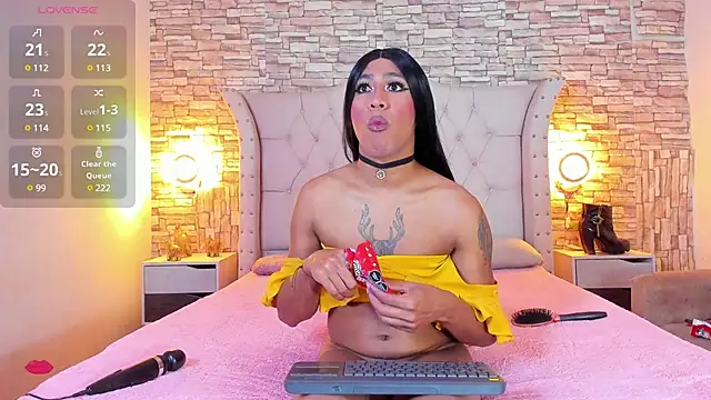 Snapshot of Lucia-sex chatting on March 3, 8:11 pm Lucia-sex online show from March 3, 8:11 pm