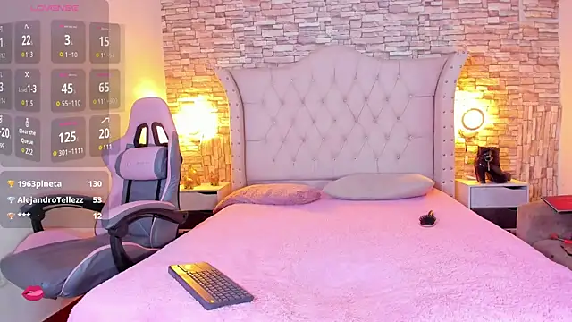 Snapshot of Lucia-sex chatting on March 4, 8:05 pm Lucia-sex online show from March 4, 8:05 pm