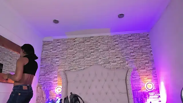 Snapshot of Lucia-sex chatting on January 15, 6:33 pm Lucia-sex online show from January 15, 6:33 pm