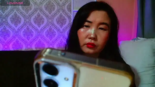 Snapshot of Bet_Lu chatting on February 15, 6:33 pm Bet Lu online show from February 15, 6:33 pm