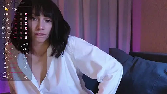 Alice Wonders online show from November 15, 7:10 pm