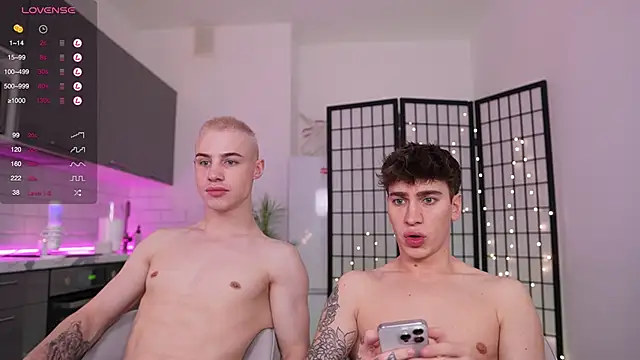 Evan  White  online show from December 1, 5:35 pm