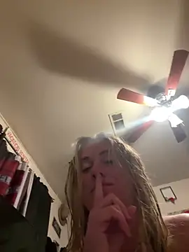 Snapshot of ClumsyLink chatting on February 11, 2:35 pm ClumsyLink online show from February 11, 2:35 pm