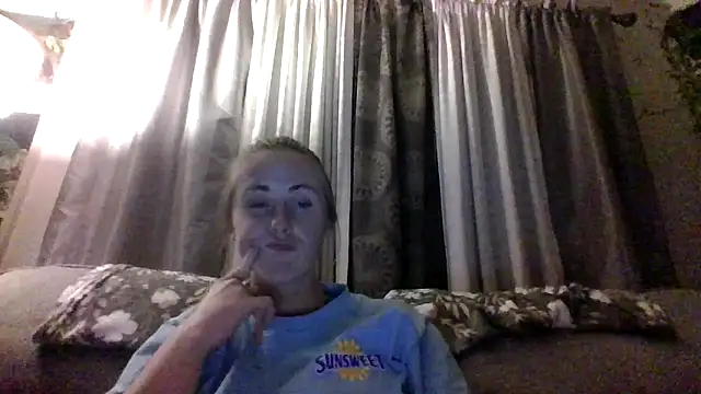 Snapshot of ClumsyLink chatting on September 16, 9:32 am ClumsyLink online show from September 16, 9:32 am