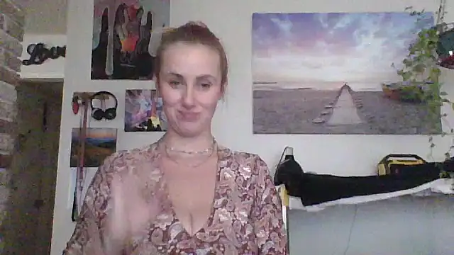 Snapshot of ClumsyLink chatting on October 22, 9:36 pm ClumsyLink online show from October 22, 9:36 pm