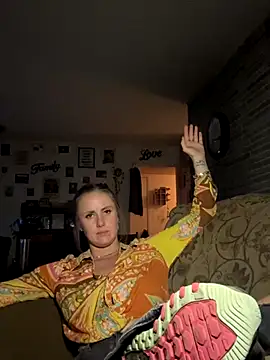 Snapshot of ClumsyLink chatting on November 1, 10:39 am ClumsyLink online show from November 1, 10:39 am