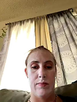 Snapshot of ClumsyLink chatting on November 1, 10:45 pm ClumsyLink online show from November 1, 10:45 pm