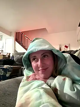 Snapshot of ClumsyLink chatting on December 22, 7:27 am ClumsyLink online show from December 22, 7:27 am