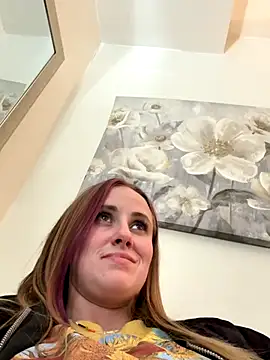 Snapshot of ClumsyLink chatting on January 9, 4:04 am ClumsyLink online show from January 9, 4:04 am