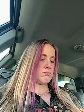 Snapshot of ClumsyLink chatting on January 11, 11:54 pm ClumsyLink online show from January 11, 11:54 pm