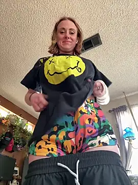 Snapshot of ClumsyLink chatting on February 7, 8:34 pm ClumsyLink online show from February 7, 8:34 pm