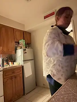 Snapshot of ClumsyLink chatting on February 11, 12:43 pm ClumsyLink online show from February 11, 12:43 pm