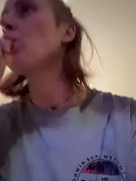 Snapshot of ClumsyLink chatting on February 15, 12:18 am ClumsyLink online show from February 15, 12:18 am