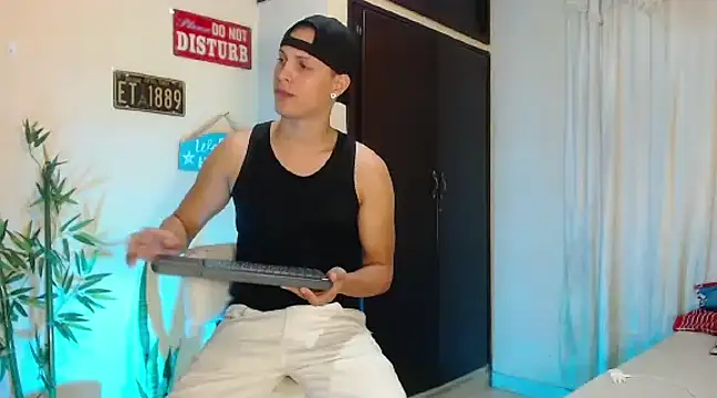 Snapshot of DavidNeill chatting on December 21, 3:31 pm DavidNeill online show from December 21, 3:31 pm