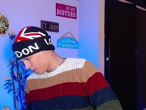 Snapshot of DavidNeill chatting on December 27, 2:33 pm DavidNeill online show from December 27, 2:33 pm