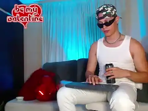 Snapshot of DavidNeill chatting on February 15, 8:44 am DavidNeill online show from February 15, 8:44 am