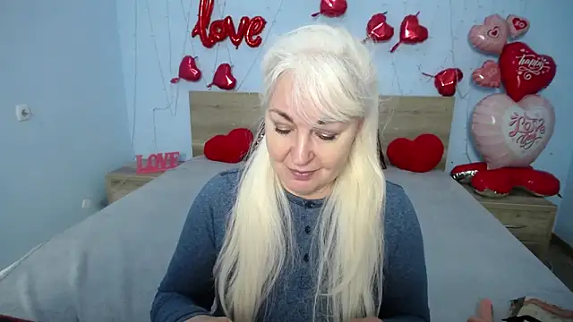 BlondyLeeBest online show from February 9, 7:30 pm