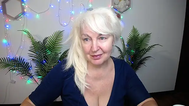 BlondyLeeBest online show from March 24, 7:30 pm