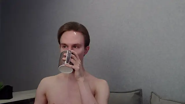 Snapshot of MartinMendez chatting on February 7, 9:37 am MartinMendez online show from February 7, 9:37 am