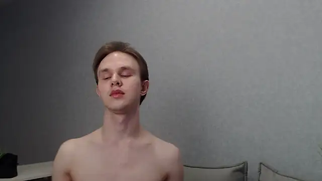 Snapshot of MartinMendez chatting on February 7, 12:39 pm MartinMendez online show from February 7, 12:39 pm