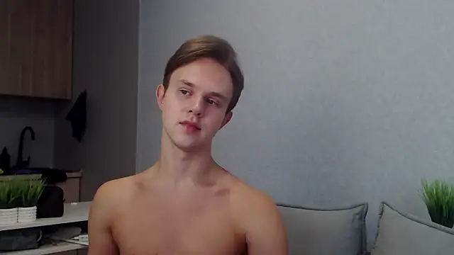 Snapshot of MartinMendez chatting on October 6, 8:56 am MartinMendez online show from October 6, 8:56 am