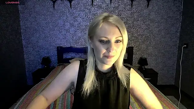annagreeneyess online show from April 23, 12:29 pm