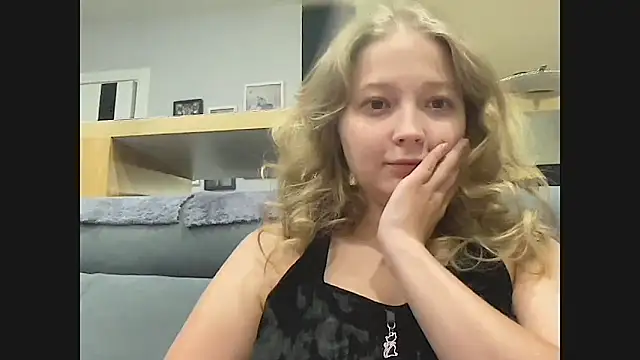 CharmingSarah online show from September 25, 4:32 pm