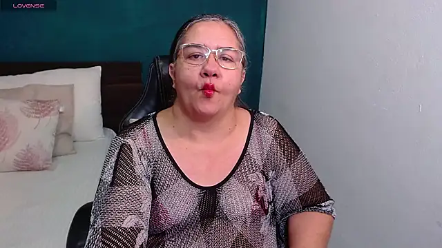 scaelettdubois online show from January 10, 12:01 am