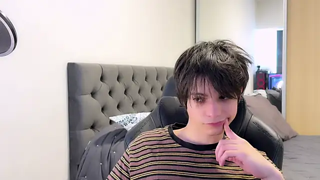 Snapshot of SasukeUhchiaa chatting on January 4, 9:31 pm SasukeUhchiaa online show from January 4, 9:31 pm