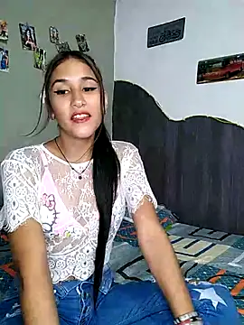 Little Naughty Nicole online show from April 14, 4:40 am