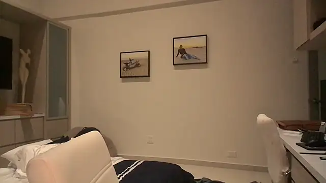 JonJ0 online show from June 17, 1:52 am