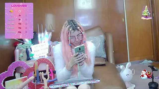 Skinygirl online show from October 21, 11:05 pm