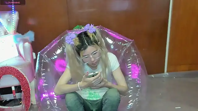 Skinygirl online show from March 19, 12:03 am