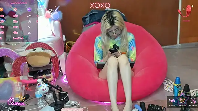 Snapshot of Skinygirl chatting on July 27, 11:45 pm Skinygirl online show from July 27, 11:45 pm