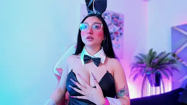 lucy neil online show from November 1, 2:35 am