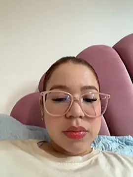 Lucyklein2022 online show from March 15, 5:41 pm