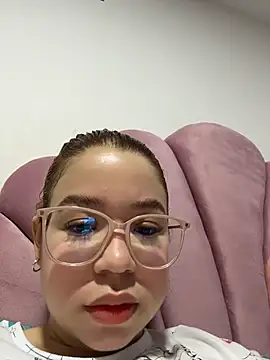 Lucyklein2022 online show from March 20, 11:42 pm